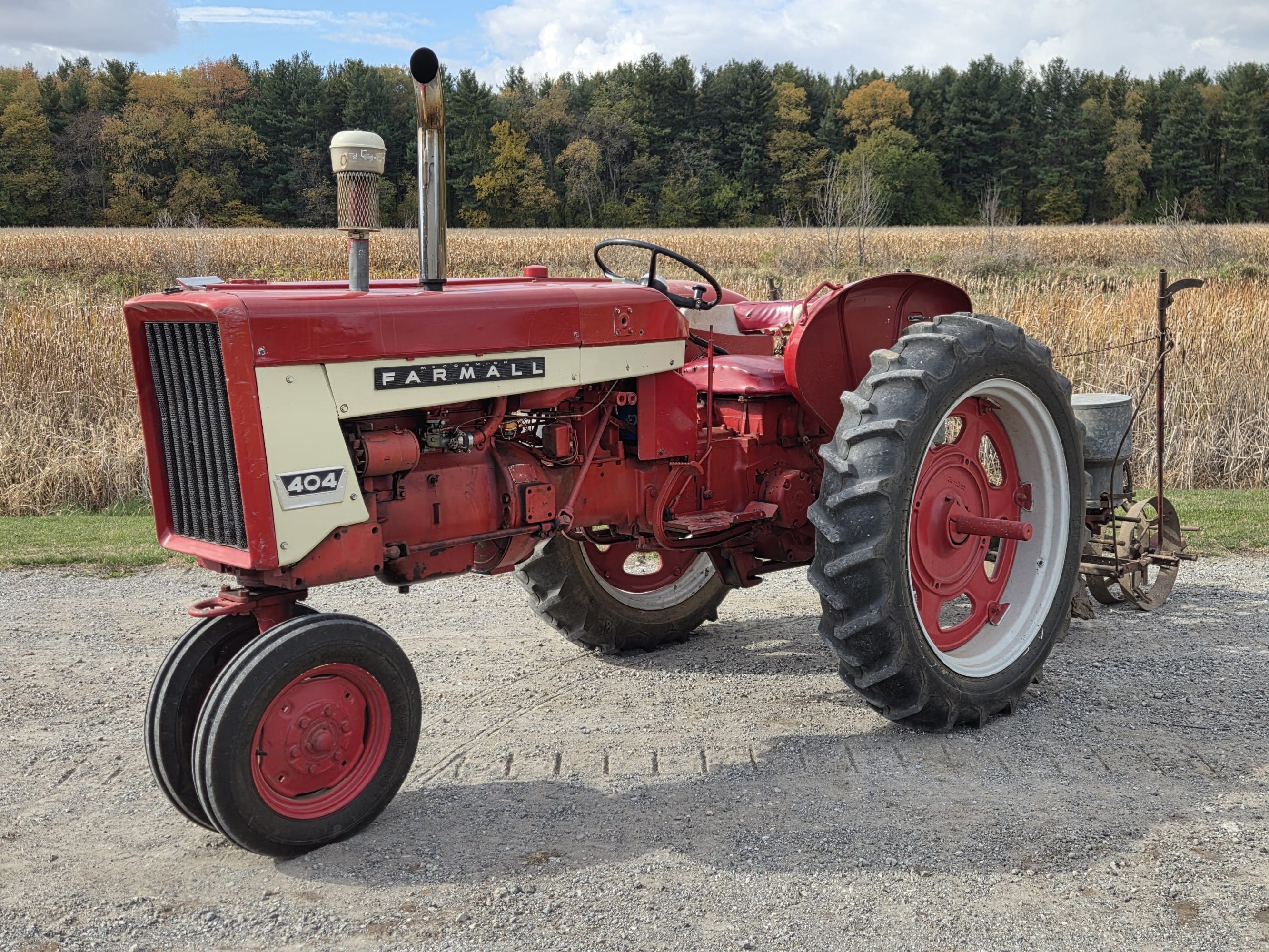 1961 Farmall 404 Equipment Image0