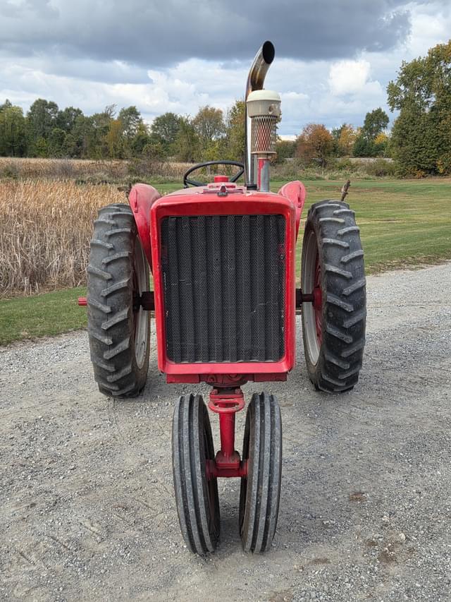 Image of Farmall 404 equipment image 1