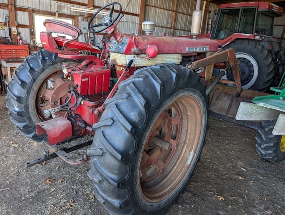 1961 Farmall 560  Equipment Image0