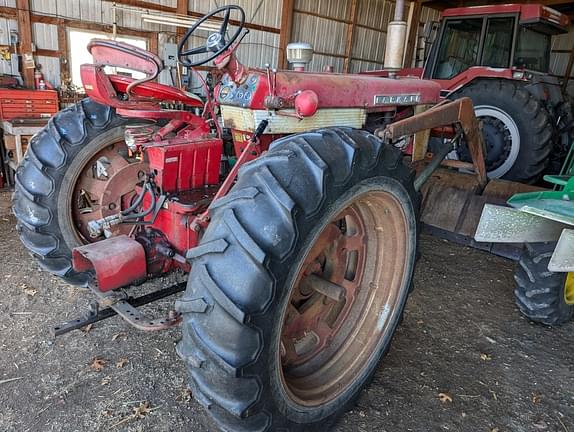 Image of Farmall 560  Primary image