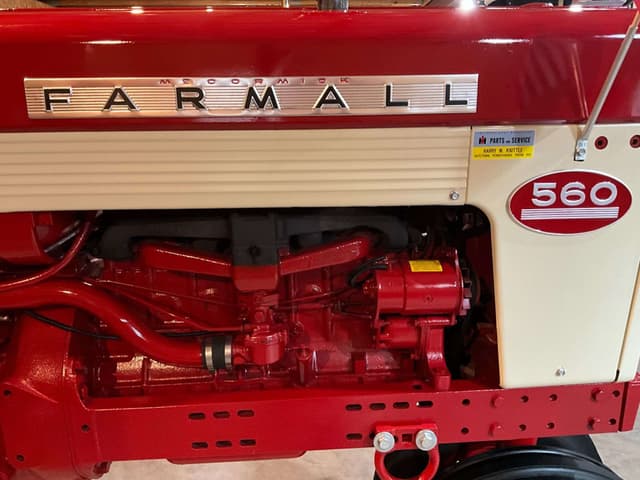 Image of Farmall 560  equipment image 4
