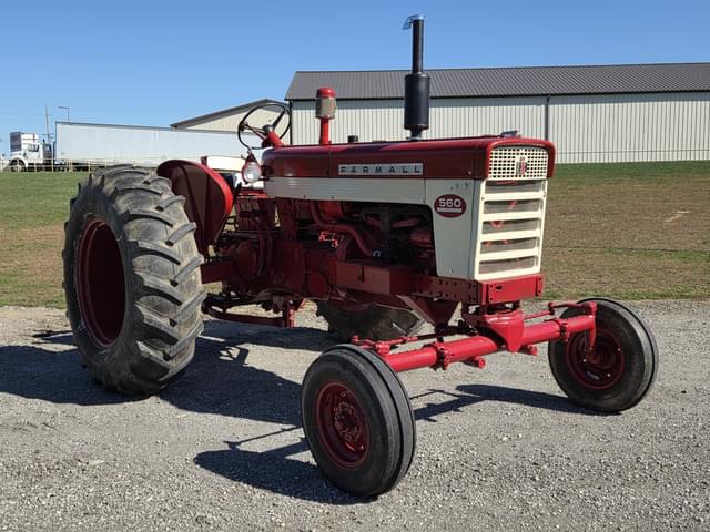 Image of Farmall 560  equipment image 2