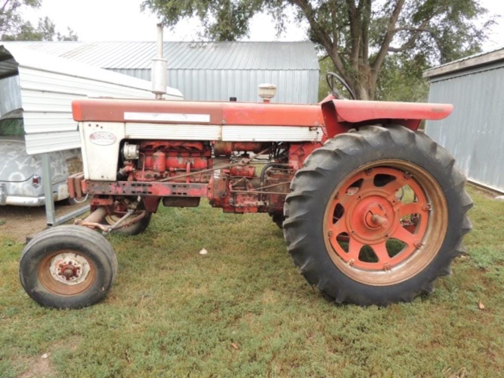 Main image International Harvester 560