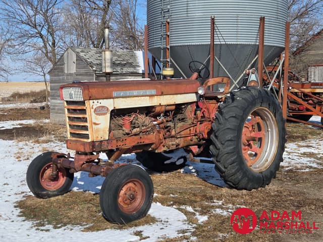 Image of Farmall 560  equipment image 1