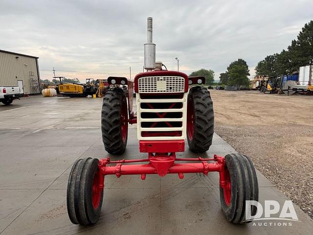 Image of Farmall 560  equipment image 2
