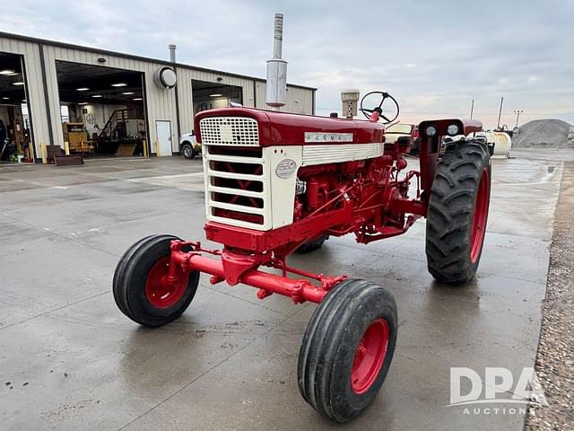 Image of Farmall 560  equipment image 1