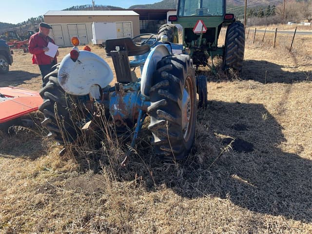 Image of Ford 2000 equipment image 3