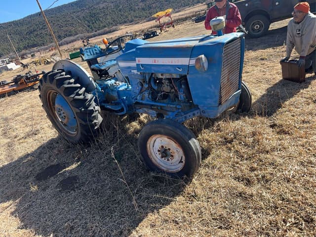 Image of Ford 2000 equipment image 1