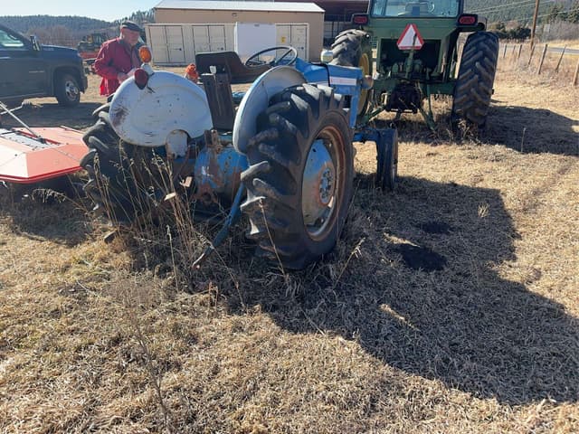 Image of Ford 2000 equipment image 2