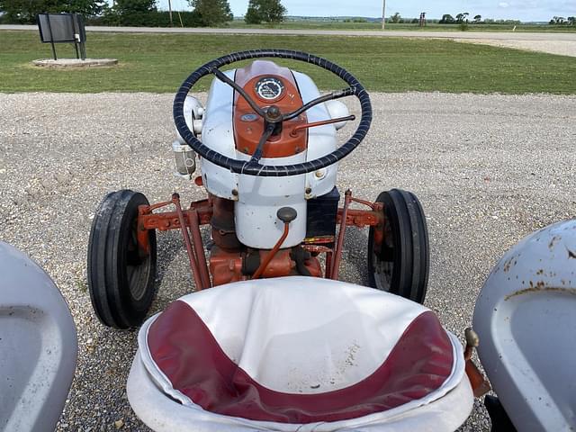 Image of Ford 851 equipment image 1
