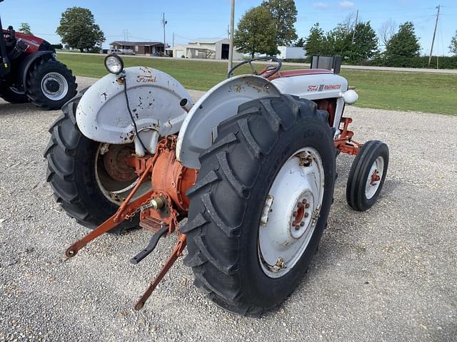 Image of Ford 851 equipment image 2