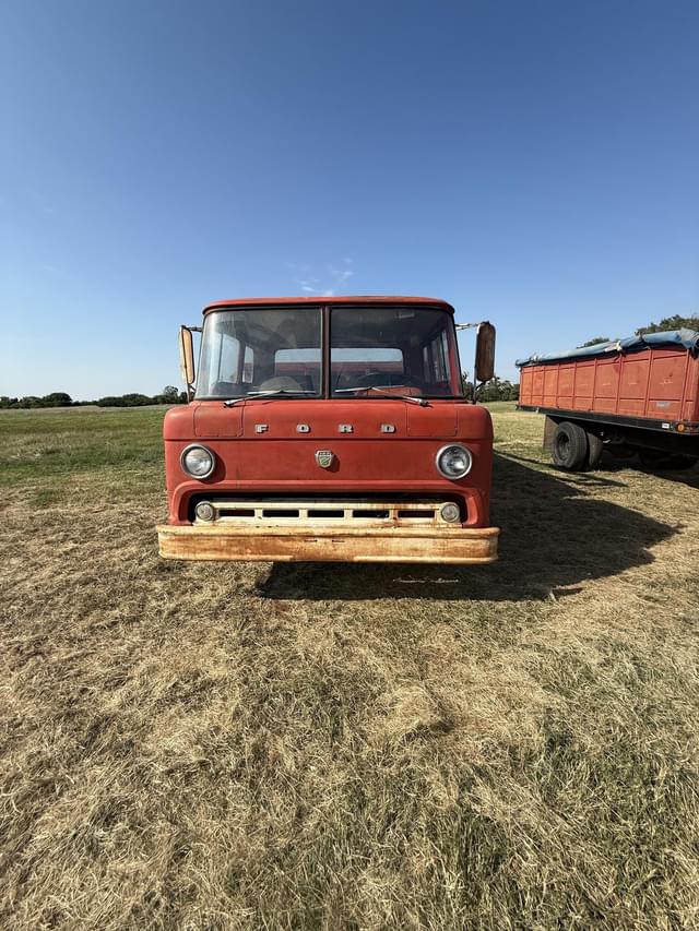 Image of Ford C-550 equipment image 1