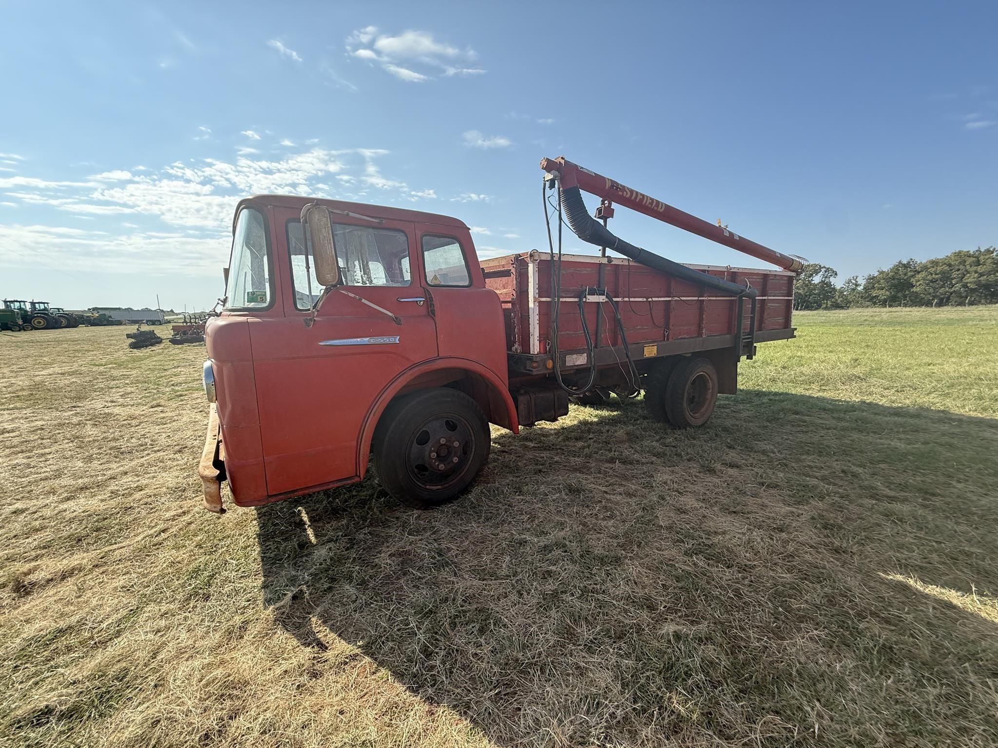 1961 Ford C-550 Equipment Image0