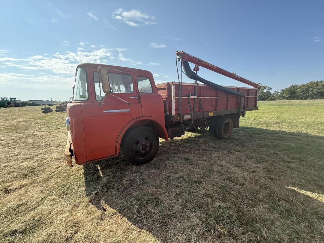 Image of Ford C-550 Primary image