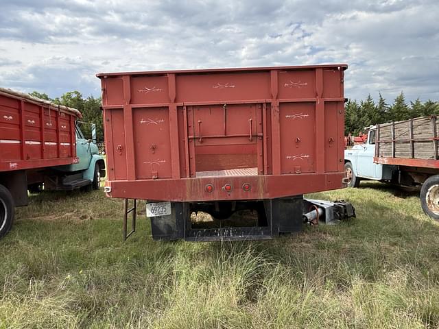 Image of Ford F-600 equipment image 3