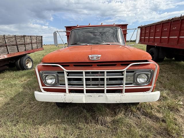 Image of Ford F-600 equipment image 2