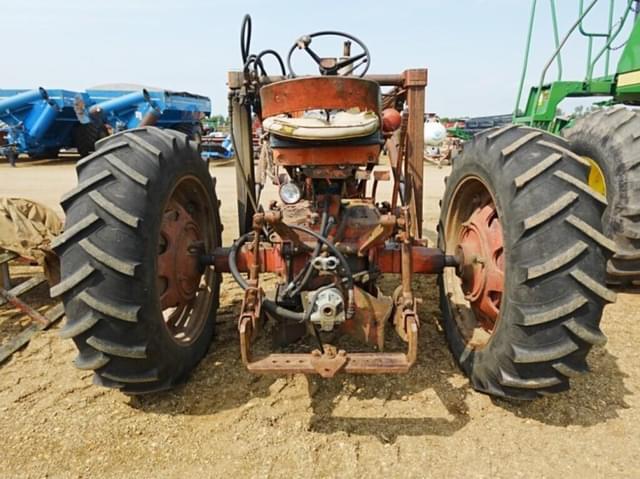 Image of International Harvester 560 equipment image 2