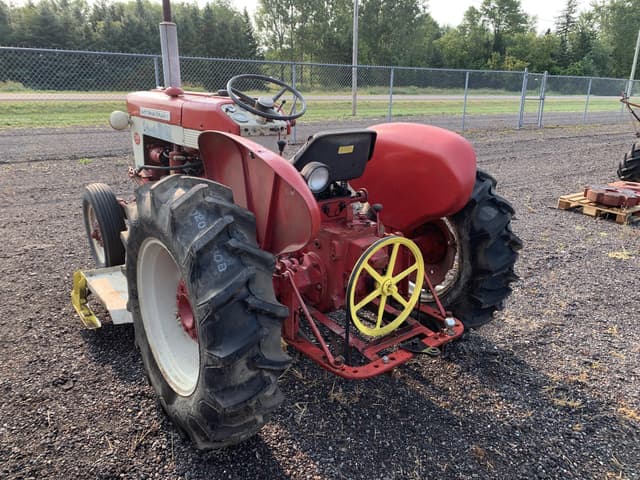 Image of International Harvester 240 equipment image 3