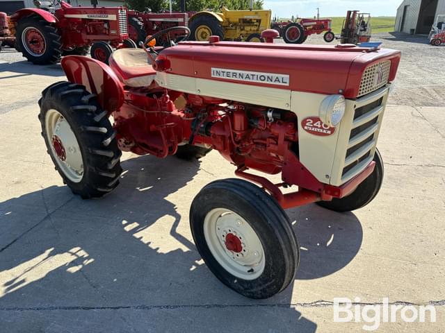 Image of International Harvester 240 equipment image 2