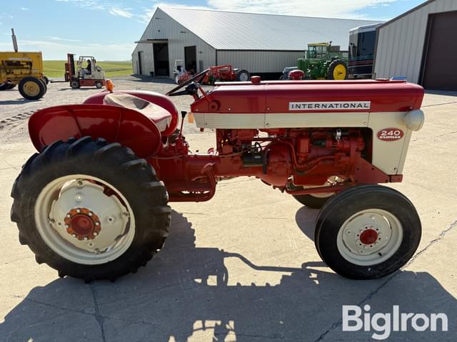 Image of International Harvester 240 equipment image 3