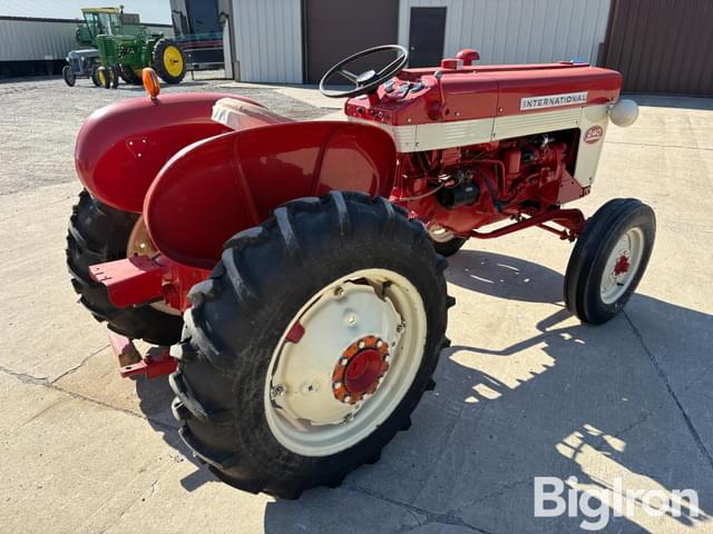 Image of International Harvester 240 equipment image 4