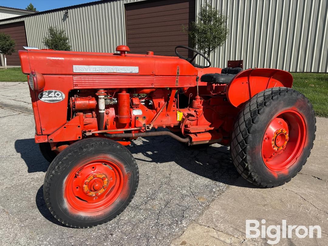 Image of International Harvester 240 Primary image