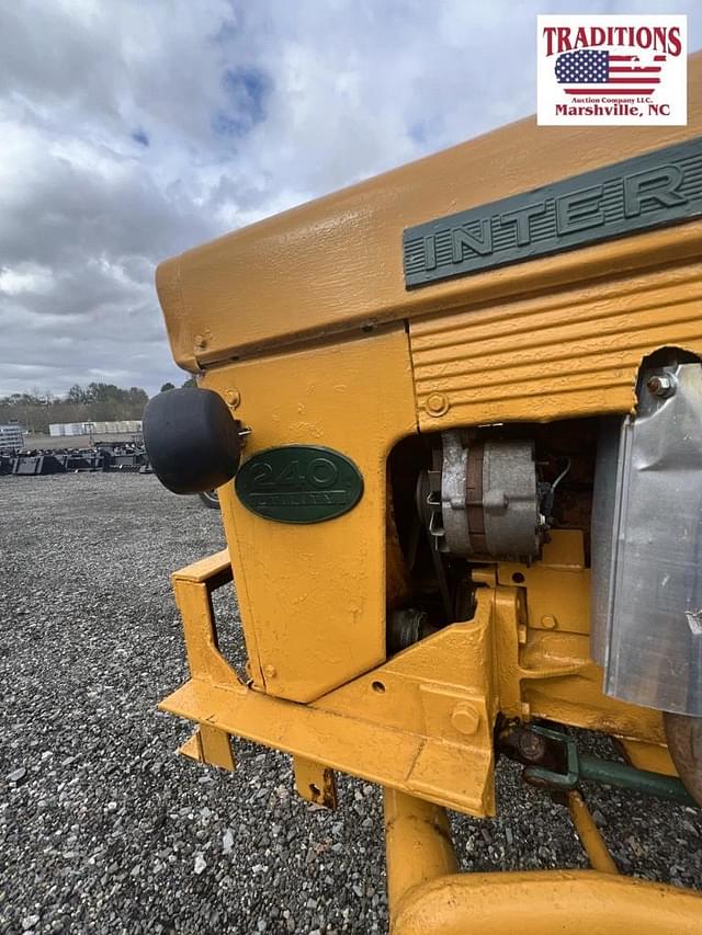 Image of International Harvester 240 equipment image 3