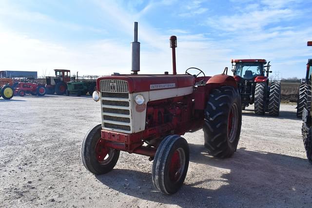 Image of International Harvester 560 equipment image 1