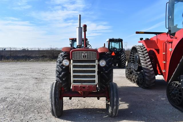 Image of International Harvester 560 equipment image 2