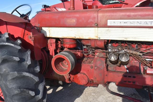 Image of International Harvester 560 equipment image 4