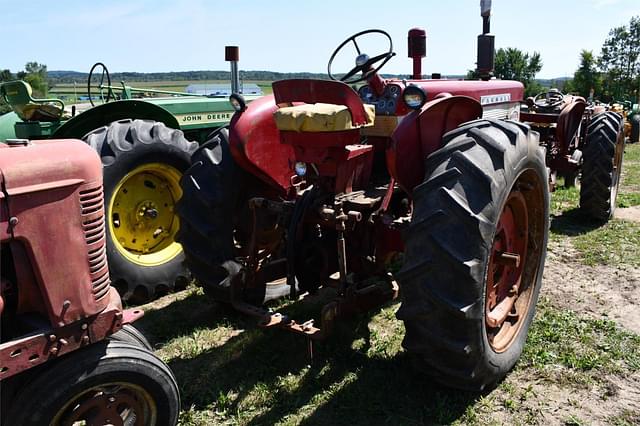 Image of International Harvester 560 equipment image 3