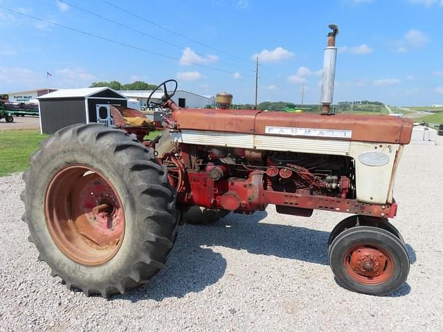 Image of International Harvester 560 equipment image 2