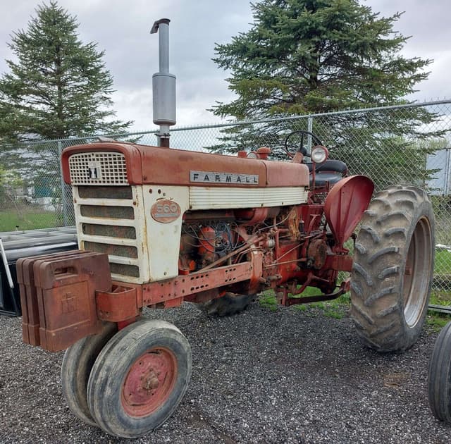 Image of International Harvester 560 equipment image 1