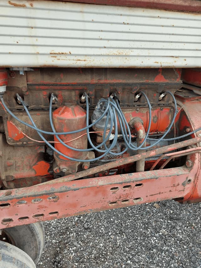 Image of International Harvester 560 equipment image 4
