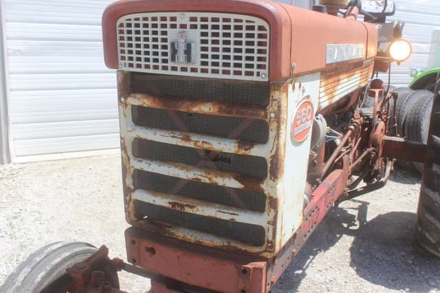 Image of International Harvester 560D equipment image 2