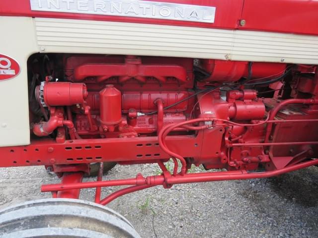 Image of International Harvester 660 equipment image 1
