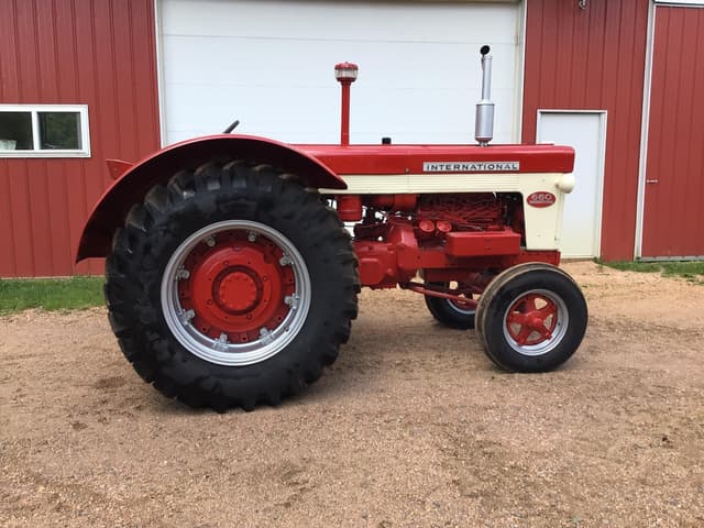 Image of International Harvester 660 equipment image 1