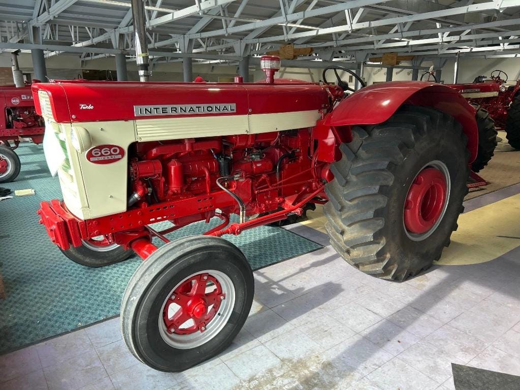 Main image International Harvester 660