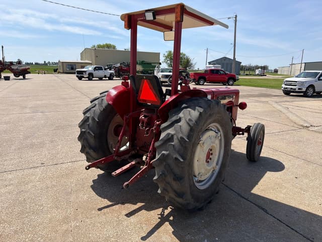 Image of International Harvester B-414 equipment image 3