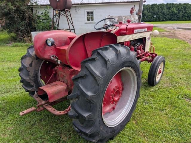 Image of International Harvester 340 equipment image 4
