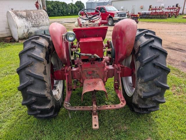 Image of International Harvester 340 equipment image 3