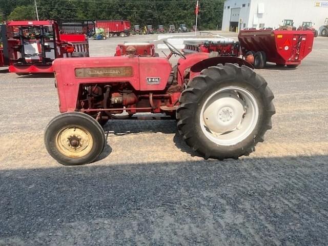 Image of International Harvester B-414 equipment image 3