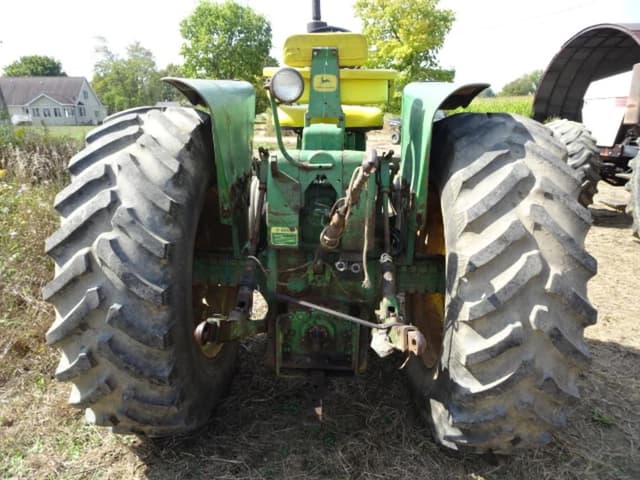 Image of John Deere 4010 equipment image 3