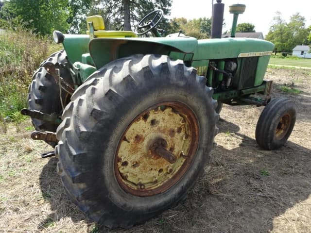 Image of John Deere 4010 equipment image 2