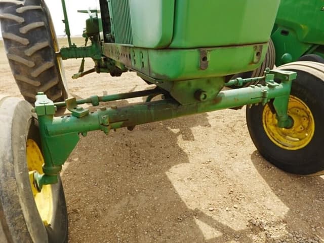 Image of John Deere 4010 equipment image 4