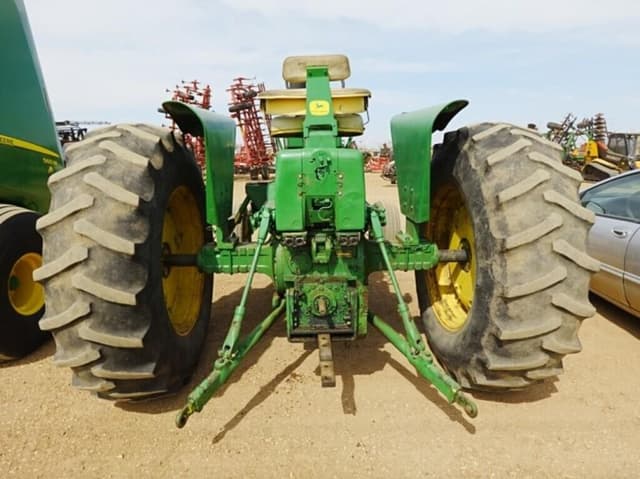 Image of John Deere 4010 equipment image 2