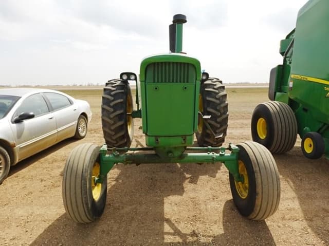 Image of John Deere 4010 equipment image 3