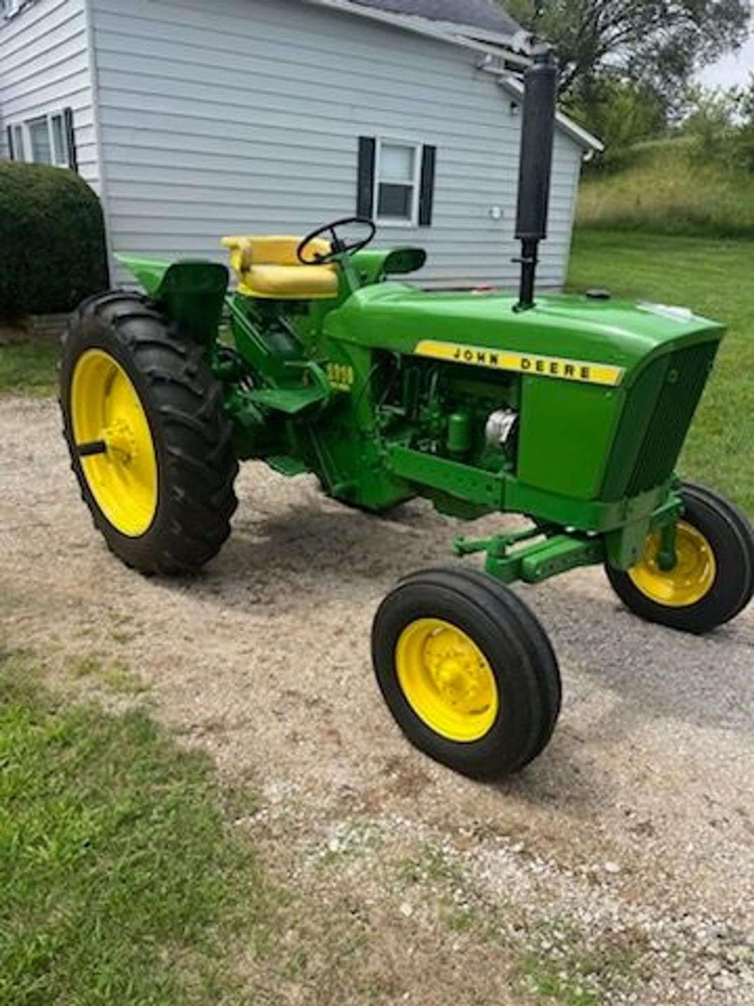 Image of John Deere 2010 Image 0