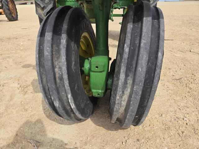 Image of John Deere 2010 equipment image 3