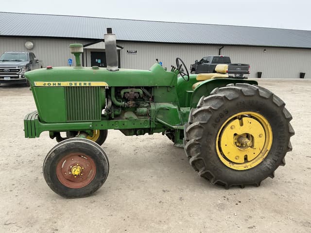 Image of John Deere 3010 equipment image 3